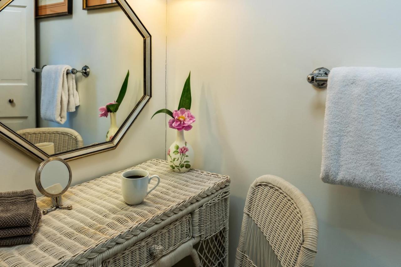 Samuel Durfee House Bed & Breakfast นิวพอร์ต ภายนอก รูปภาพ