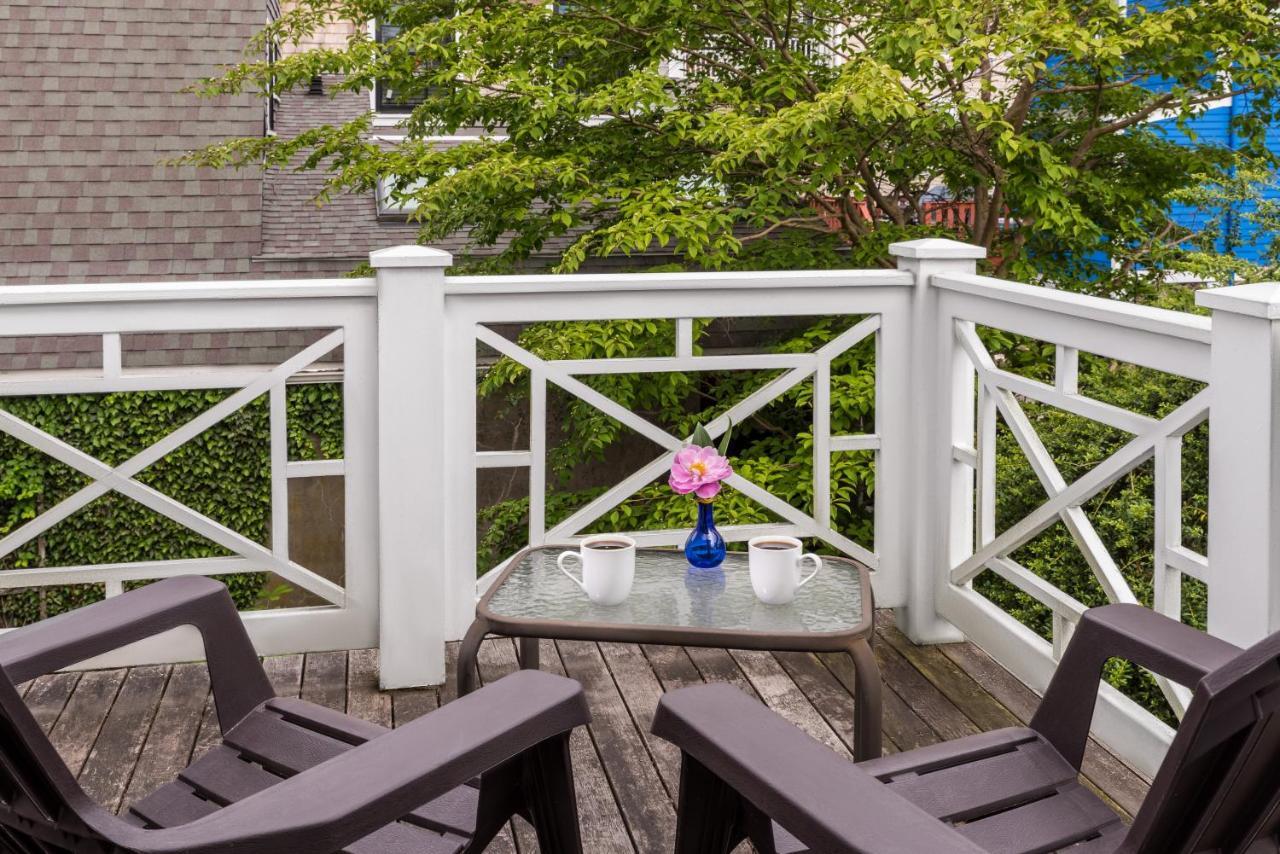 Samuel Durfee House Bed & Breakfast นิวพอร์ต ภายนอก รูปภาพ